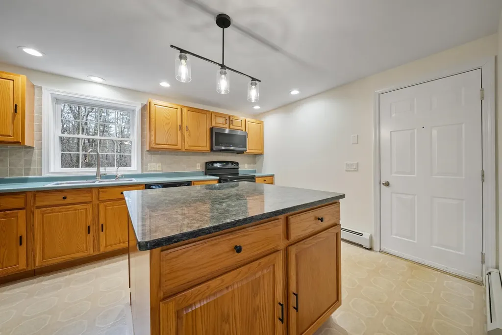 24 Prescott Road Epping NH 03042