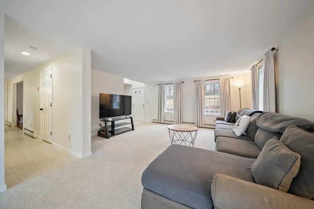 24 Prescott Road Epping NH 03042