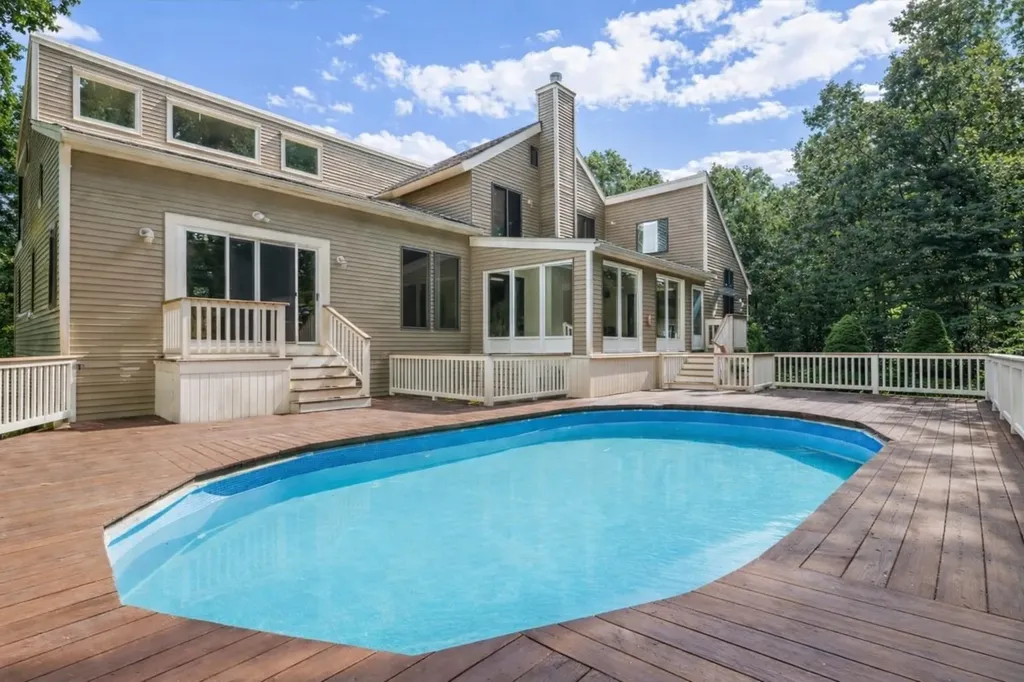 2 Remington Court Derry NH 03038