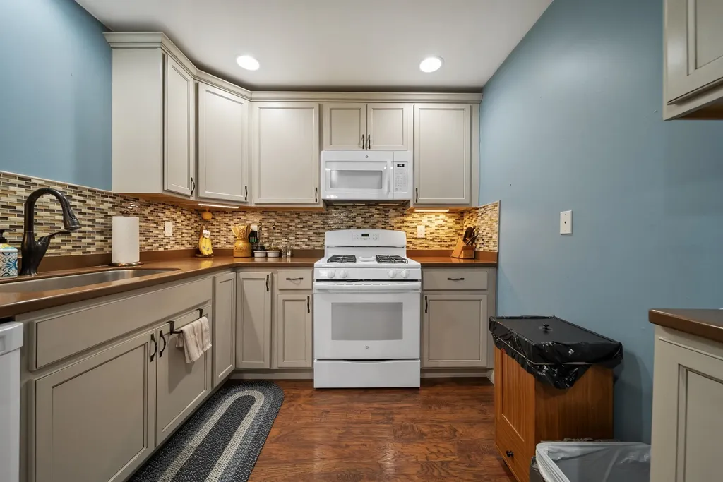 2 Remington Court Derry NH 03038