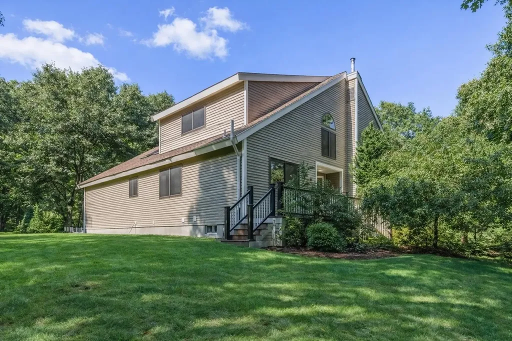 2 Remington Court Derry NH 03038