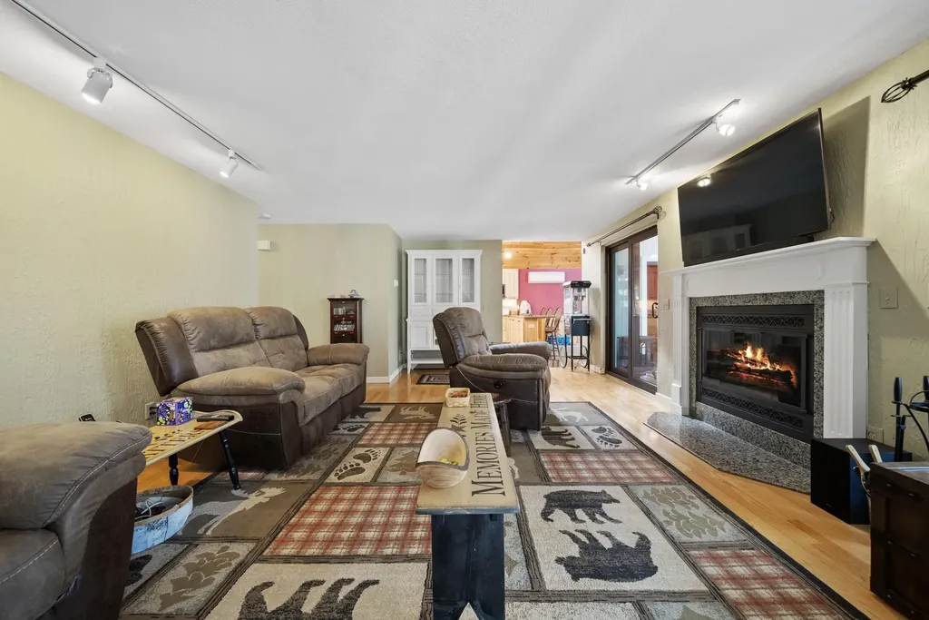 2 Remington Court Derry NH 03038