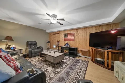 2 Remington Court Derry NH 03038