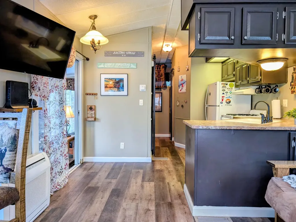 10 Hollows Road Holderness NH 03245