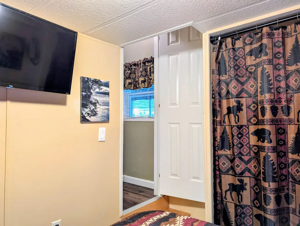 10 Hollows Road Holderness NH 03245