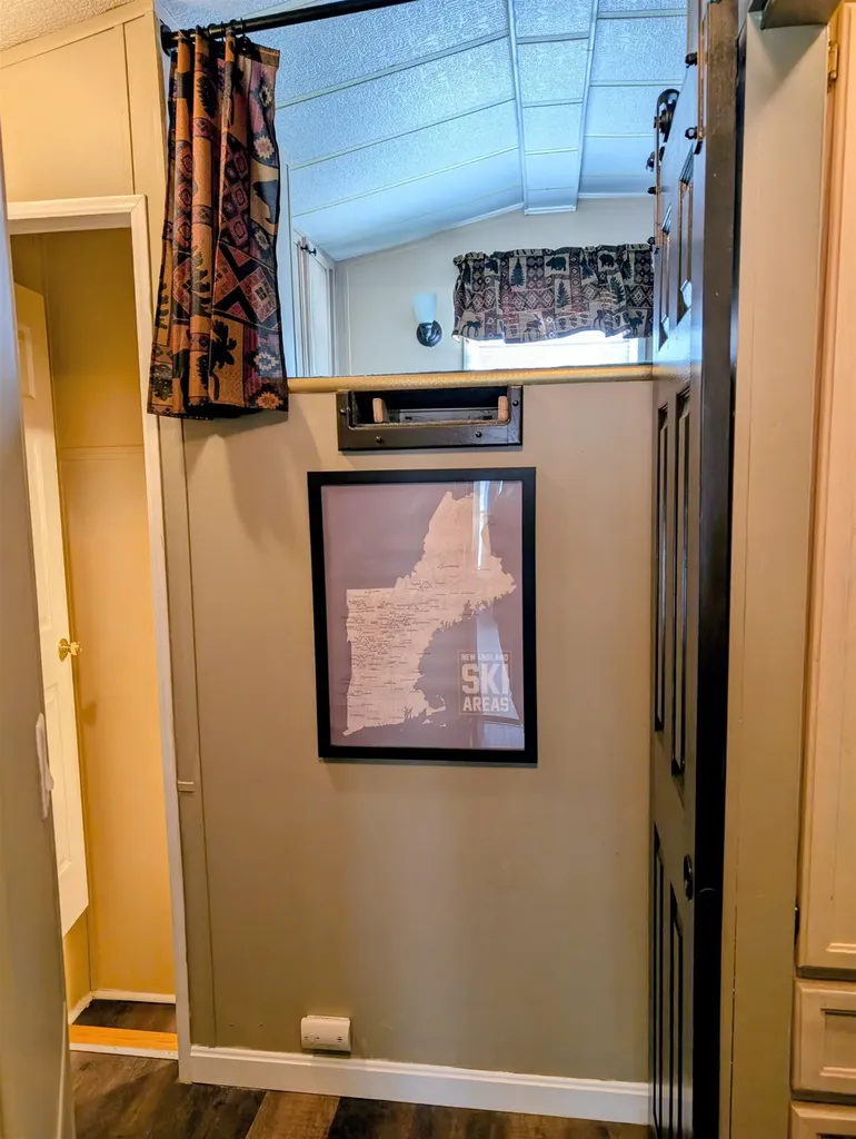 10 Hollows Road Holderness NH 03245