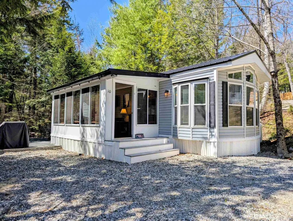 10 Hollows Road Holderness NH 03245