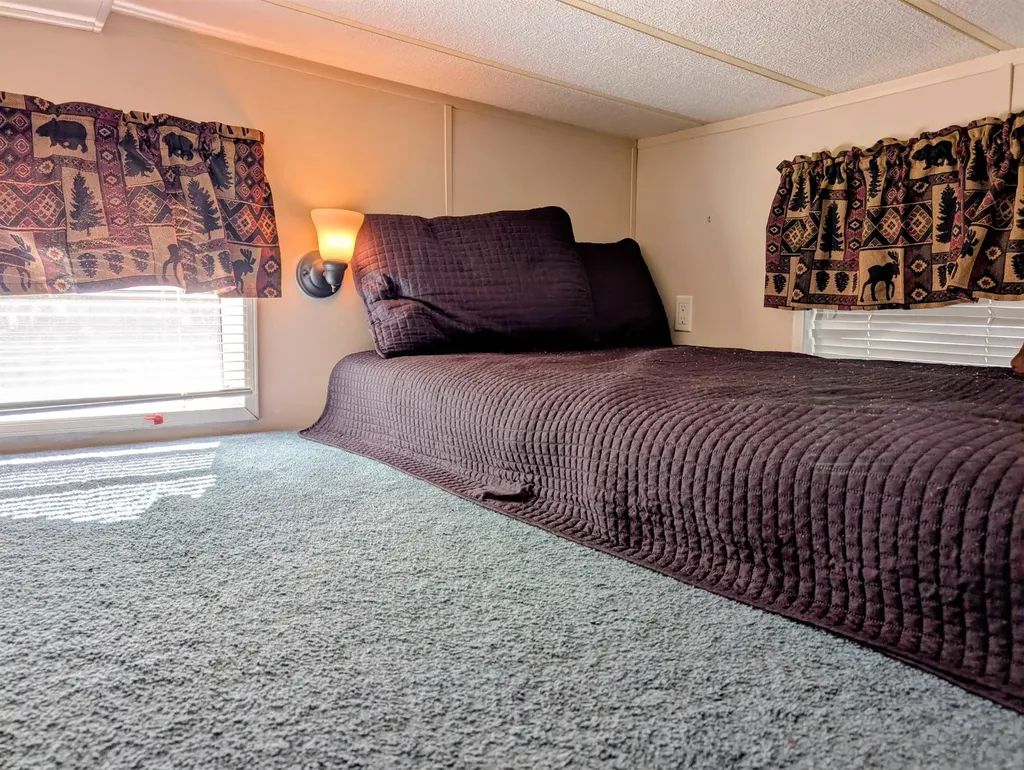 10 Hollows Road Holderness NH 03245