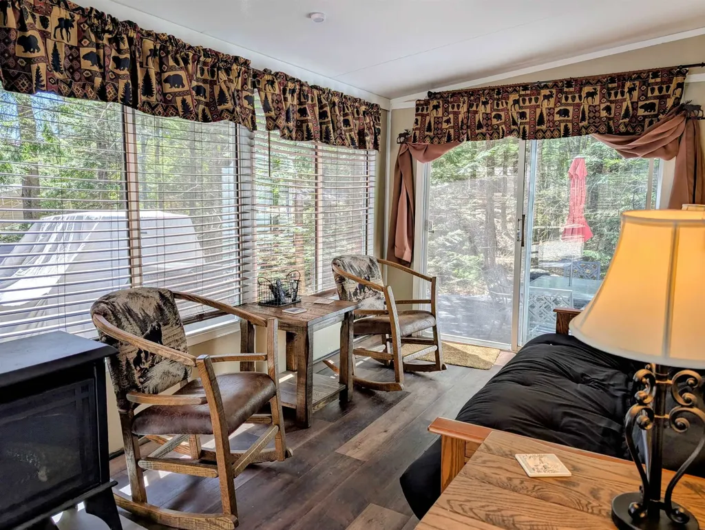 10 Hollows Road Holderness NH 03245