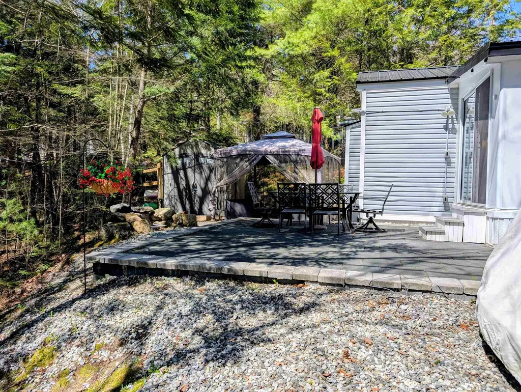 10 Hollows Road Holderness NH 03245