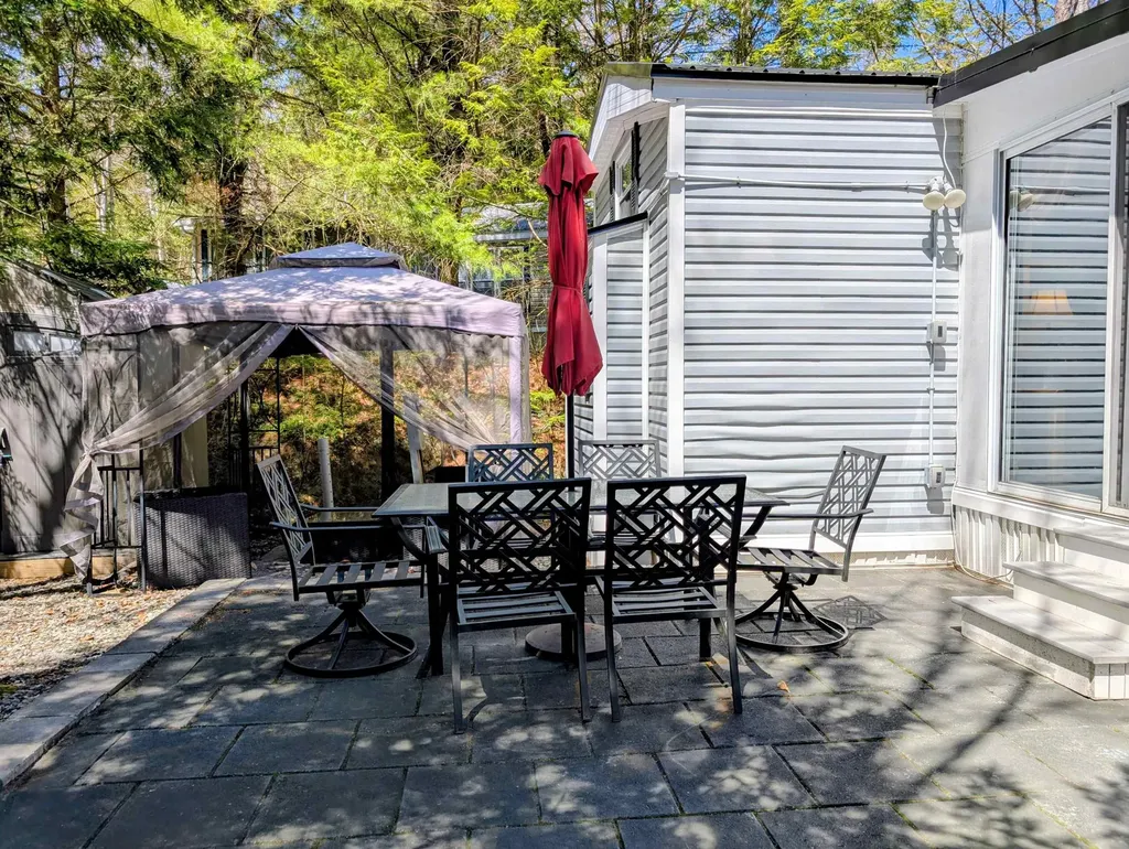 10 Hollows Road Holderness NH 03245