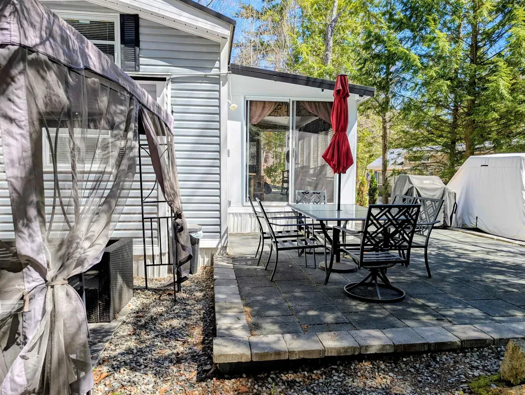 10 Hollows Road Holderness NH 03245