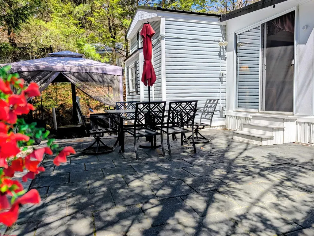 10 Hollows Road Holderness NH 03245