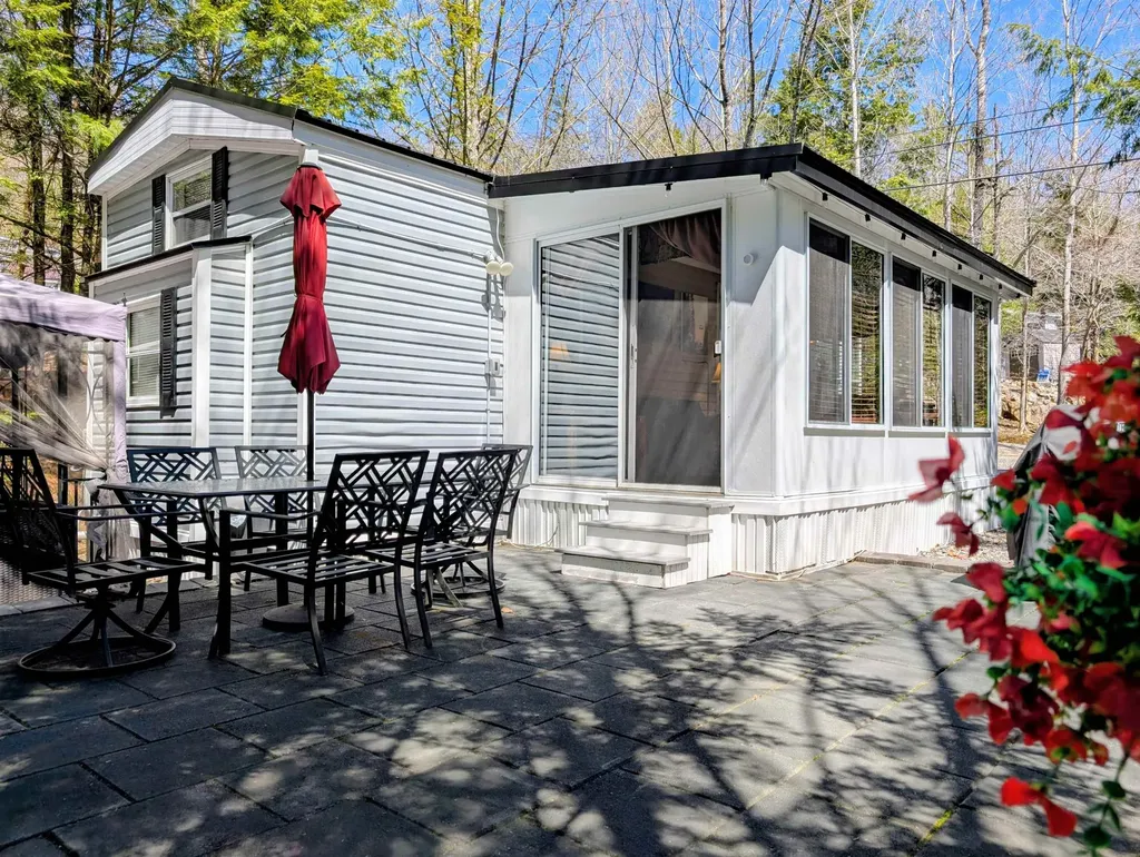 10 Hollows Road Holderness NH 03245