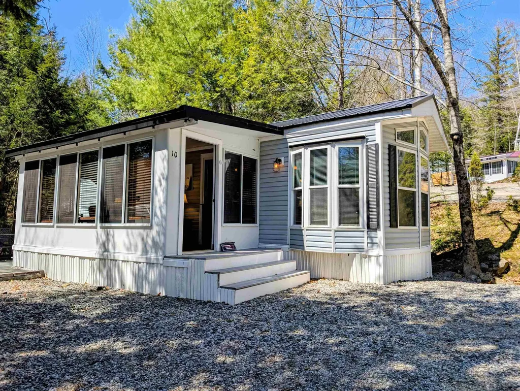 10 Hollows Road Holderness NH 03245