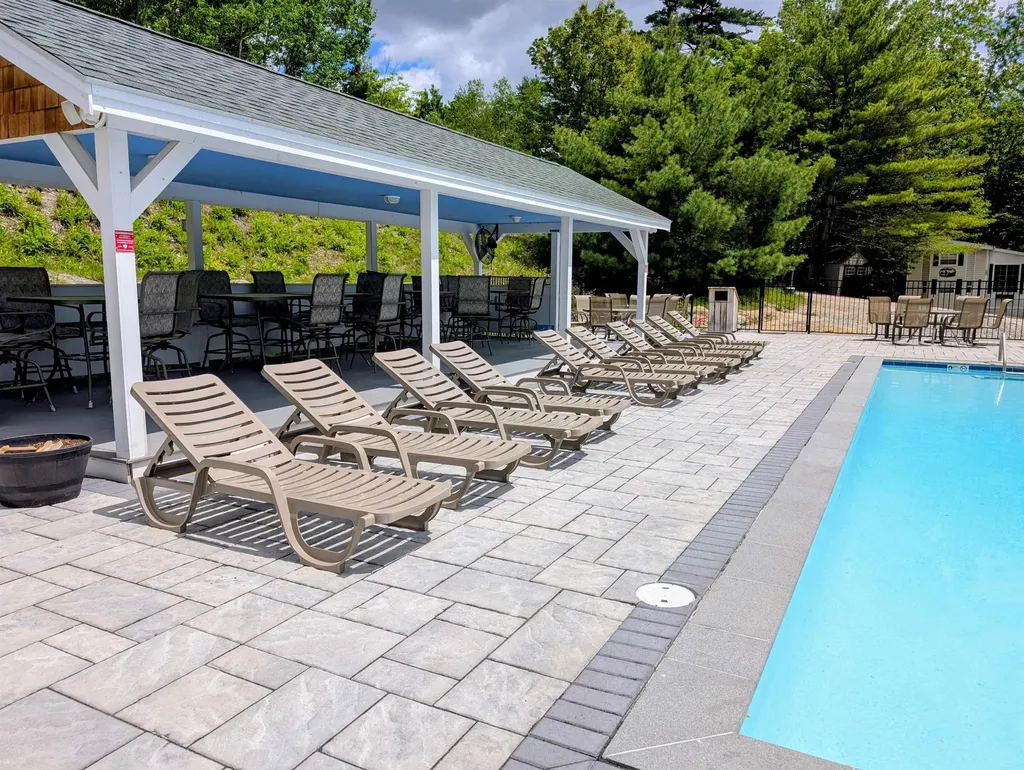 10 Hollows Road Holderness NH 03245
