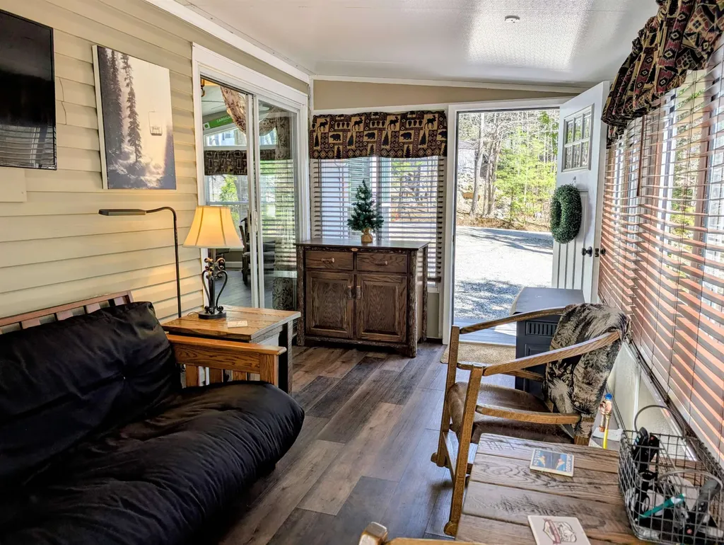 10 Hollows Road Holderness NH 03245