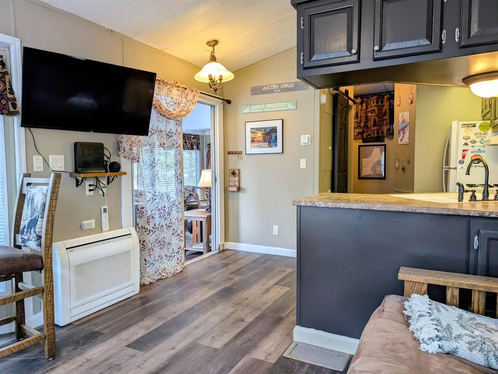 10 Hollows Road Holderness NH 03245