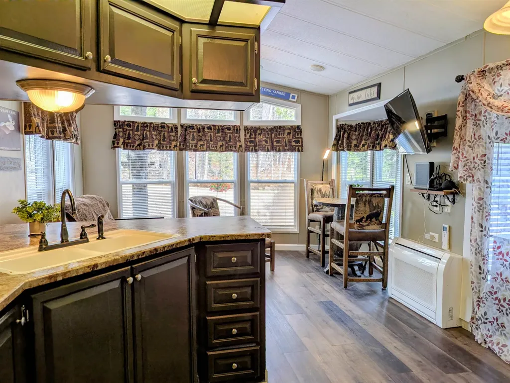 10 Hollows Road Holderness NH 03245