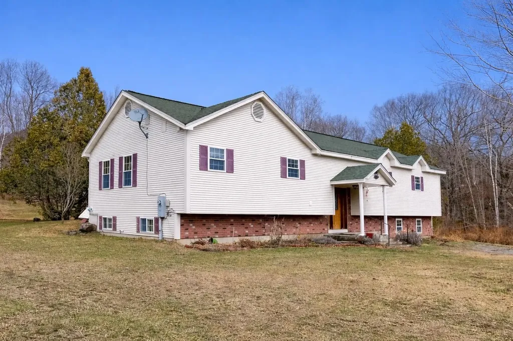 5 Malagash Road Reading VT 05062