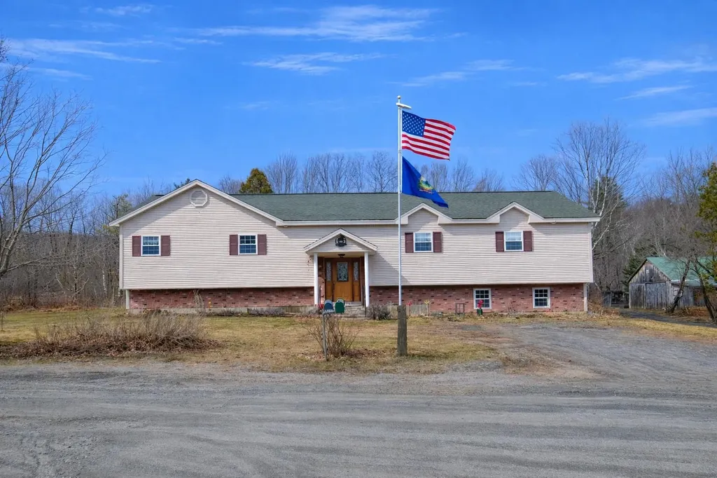 5 Malagash Road Reading VT 05062