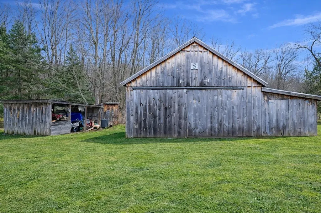 5 Malagash Road Reading VT 05062