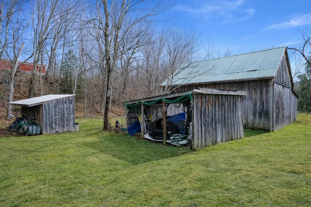 5 Malagash Road Reading VT 05062