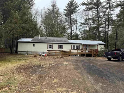 5 Coopers Grove Road Kingston NH 03848