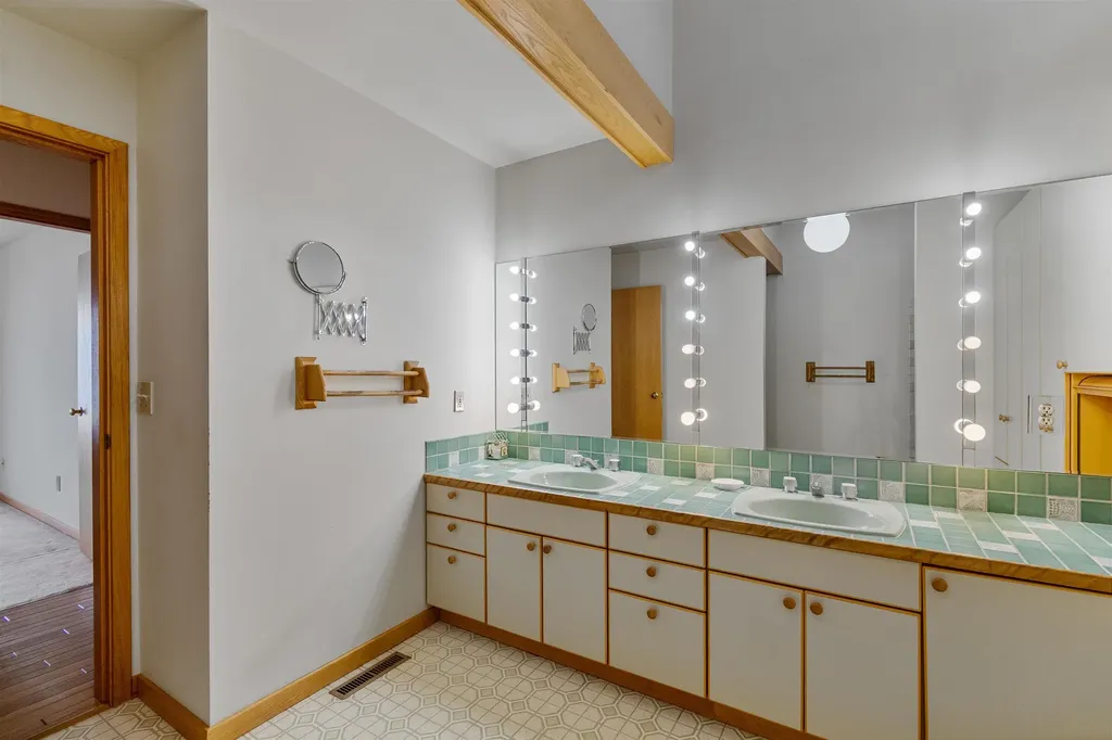 564 South Bay Circle Colchester VT 05446