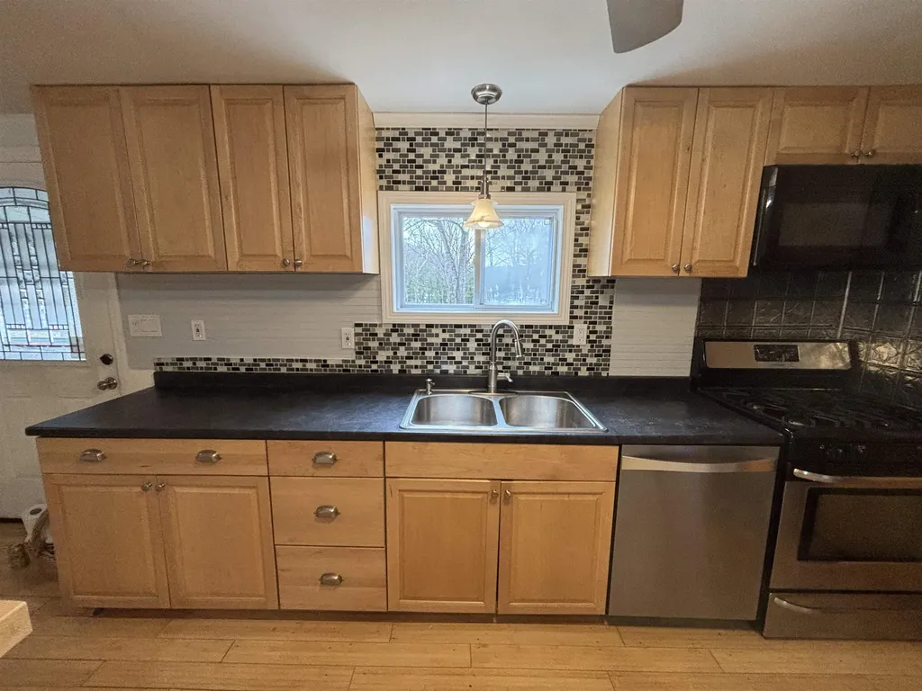 39 Tall Timbers Drive Hartford VT 05001