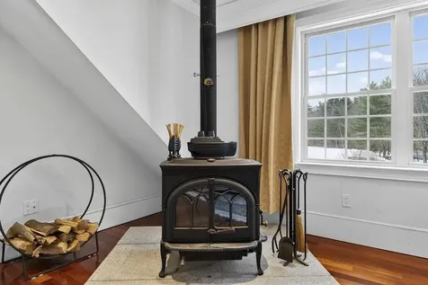 51 Pond Street Newton NH 03858