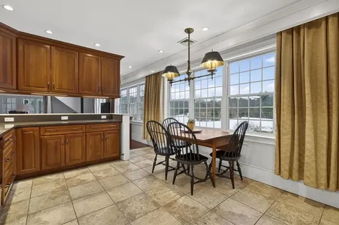 51 Pond Street Newton NH 03858