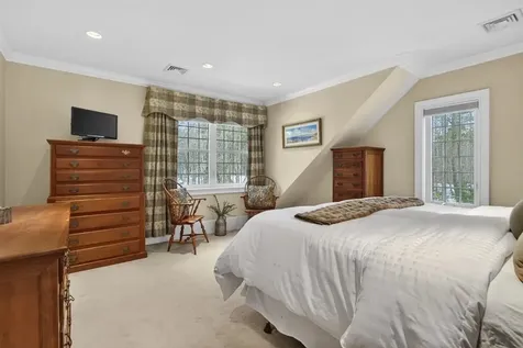 51 Pond Street Newton NH 03858