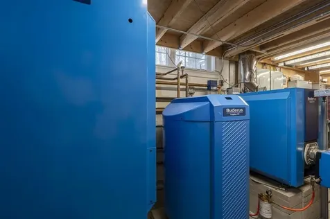 51 Pond Street Newton NH 03858