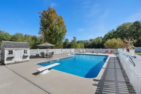 51 Pond Street Newton NH 03858