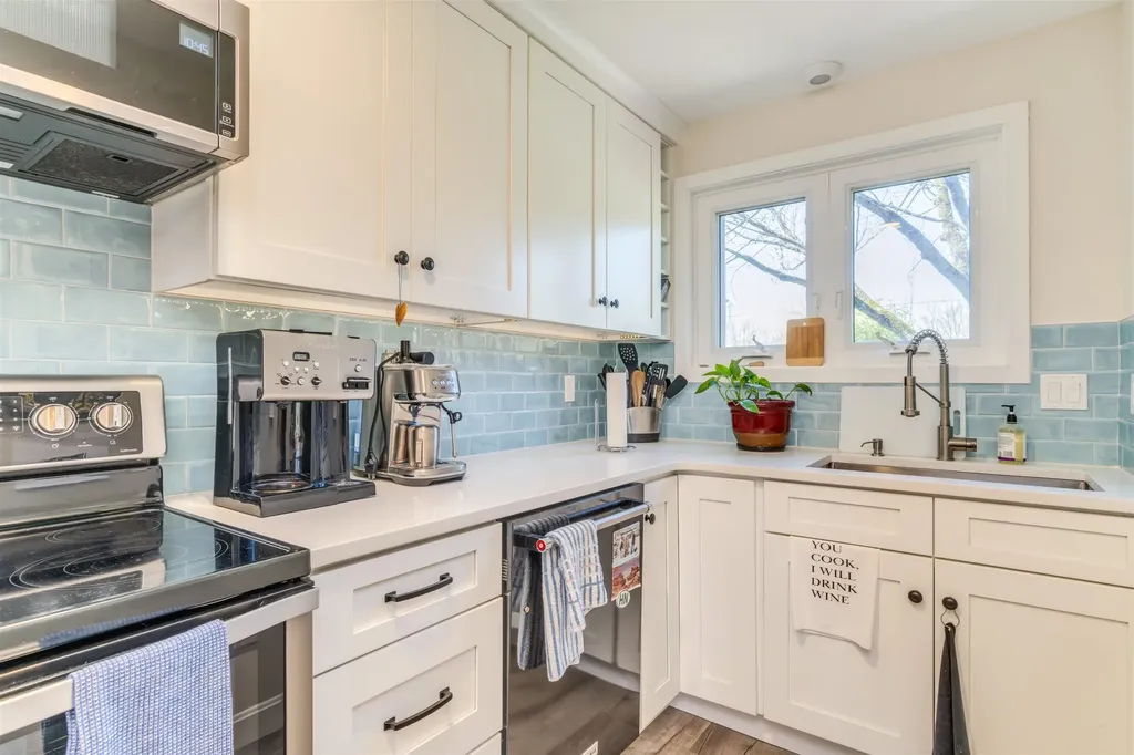 10 Thornhill Road Stratham NH 03885