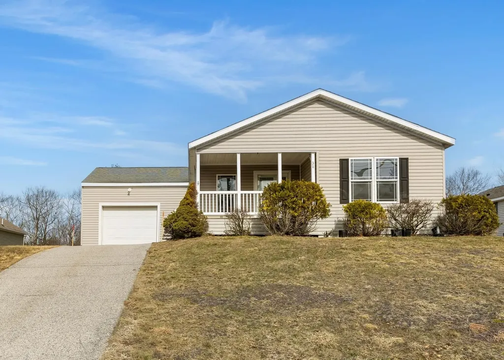38 Tarah Way Fremont NH 03044