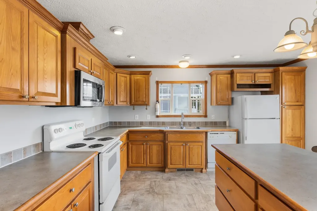 38 Tarah Way Fremont NH 03044