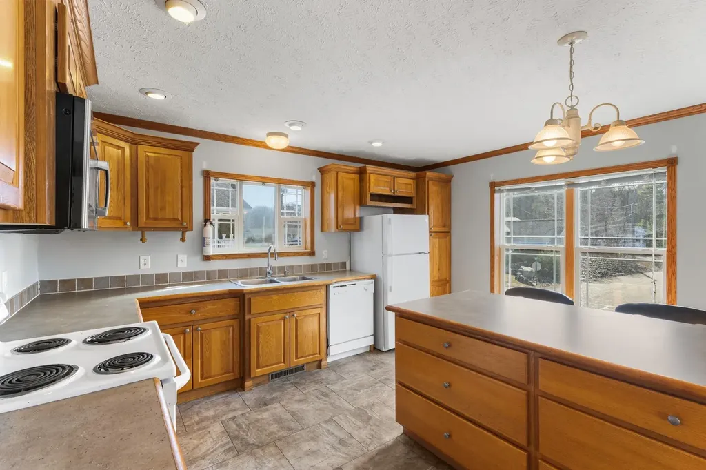 38 Tarah Way Fremont NH 03044