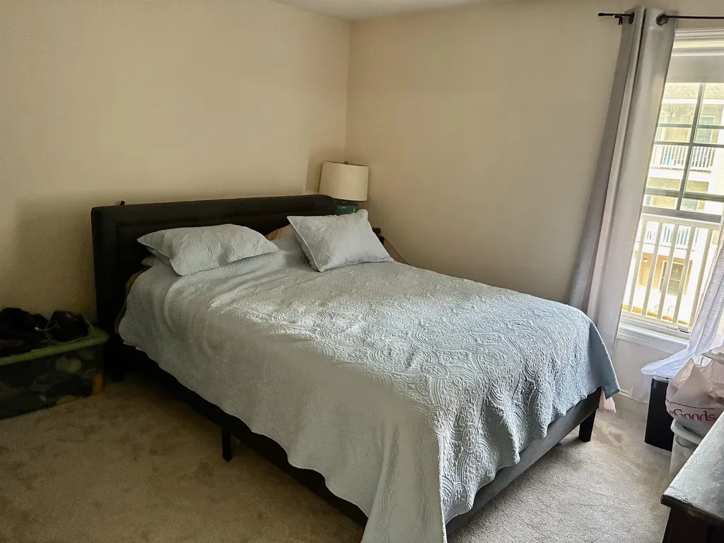 12 Vista Ridge Drive Londonderry NH 03053