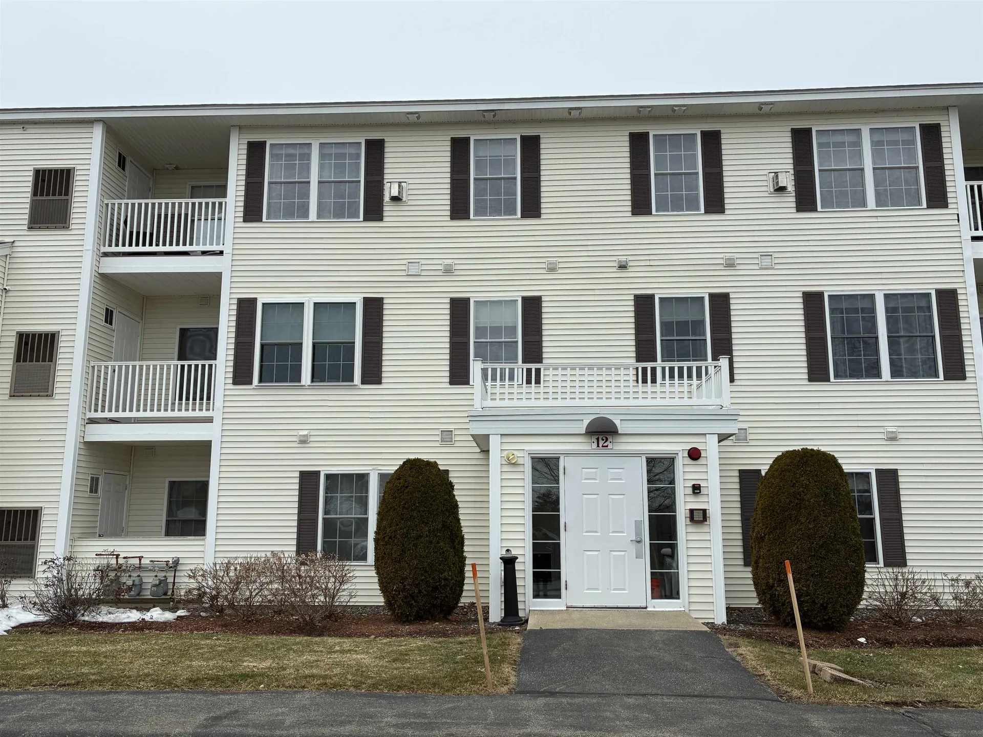 12 Vista Ridge Drive Londonderry NH 03053