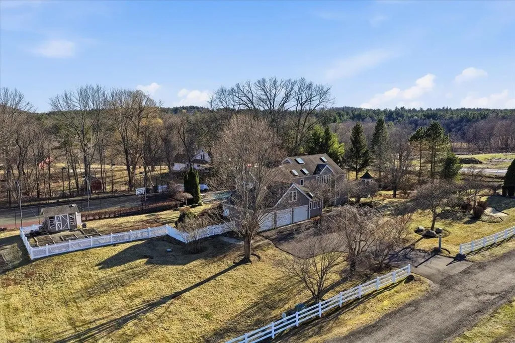 98 Dow Road Hollis NH 03049
