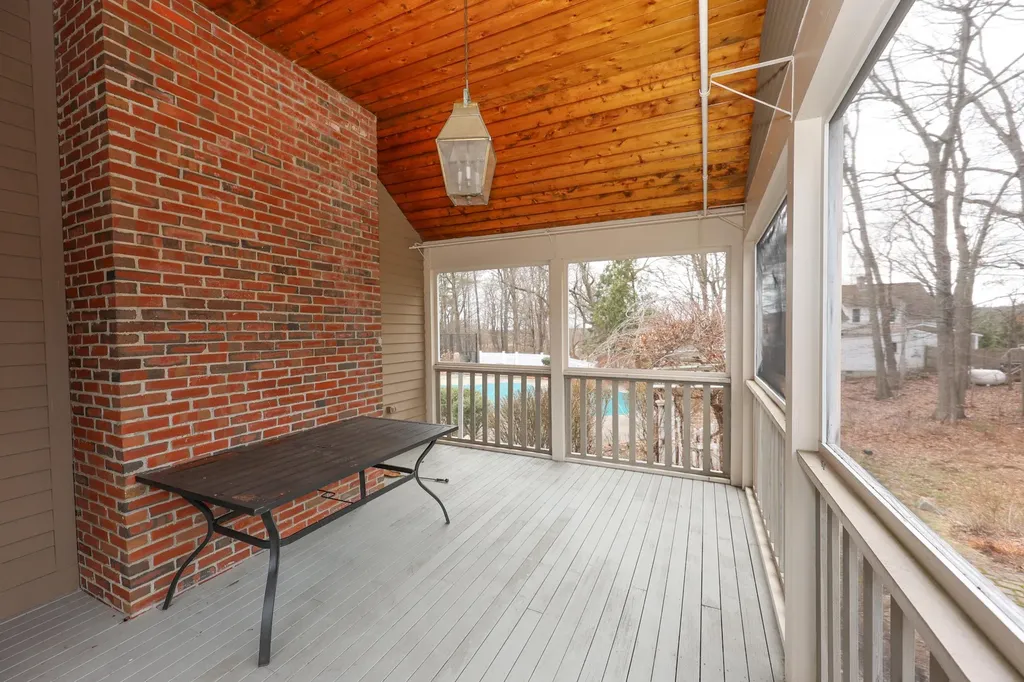 98 Dow Road Hollis NH 03049