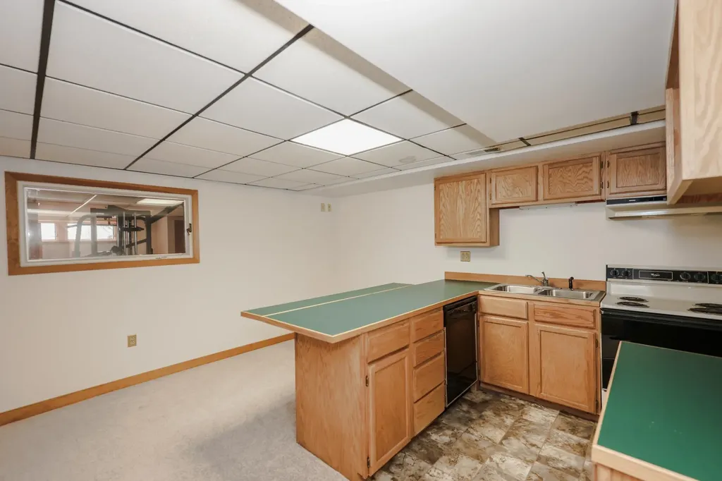 98 Dow Road Hollis NH 03049