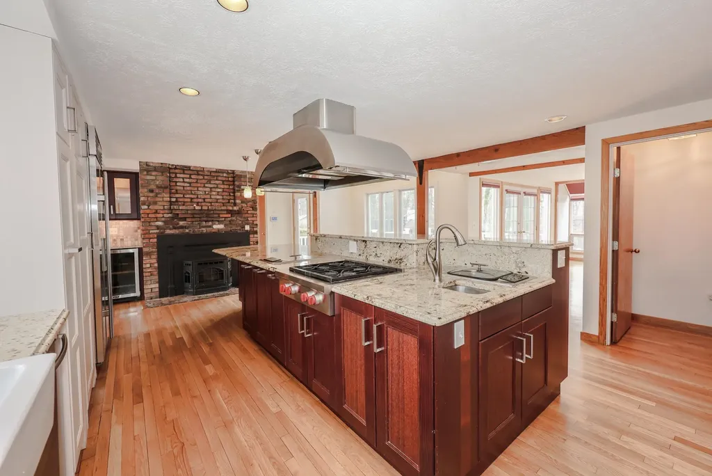 98 Dow Road Hollis NH 03049
