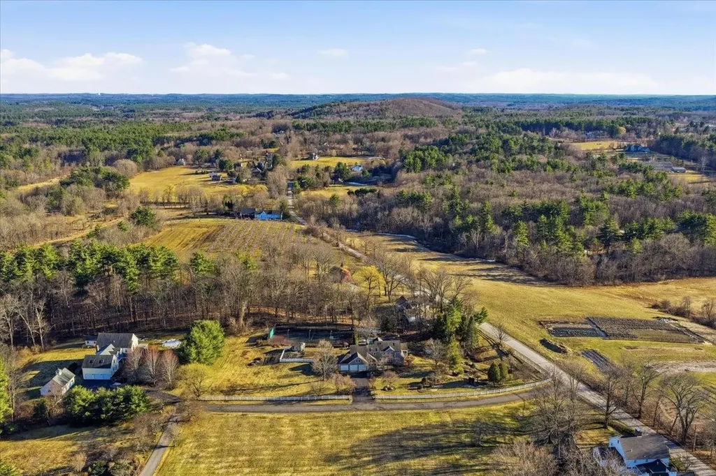98 Dow Road Hollis NH 03049