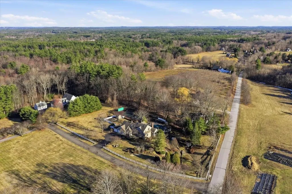 98 Dow Road Hollis NH 03049