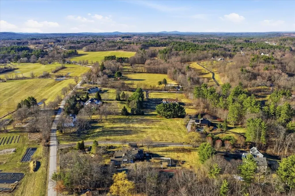 98 Dow Road Hollis NH 03049