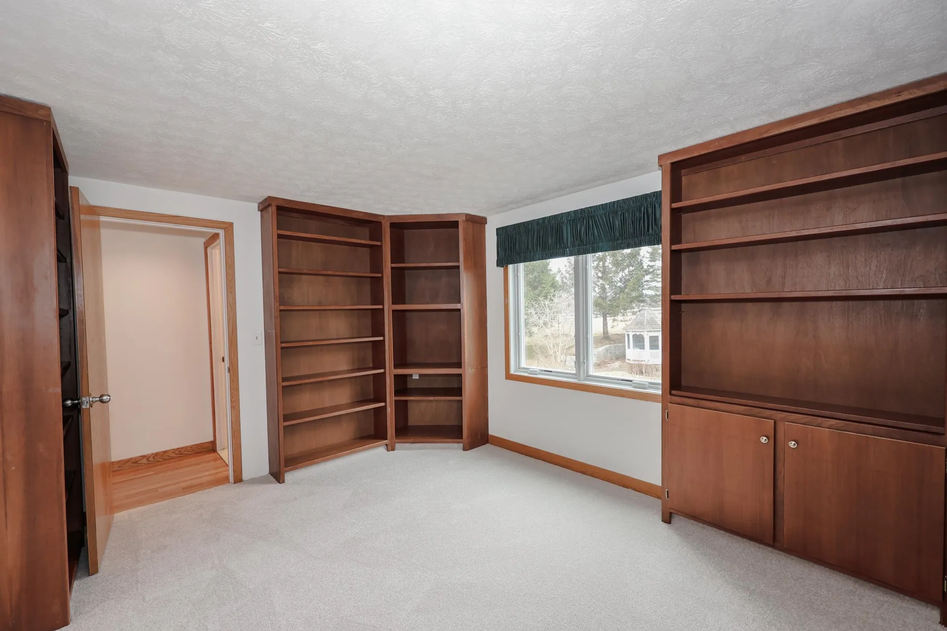 98 Dow Road Hollis NH 03049