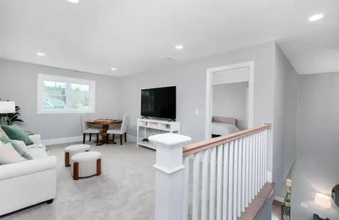 2 Barrington Way Amherst NH 03055